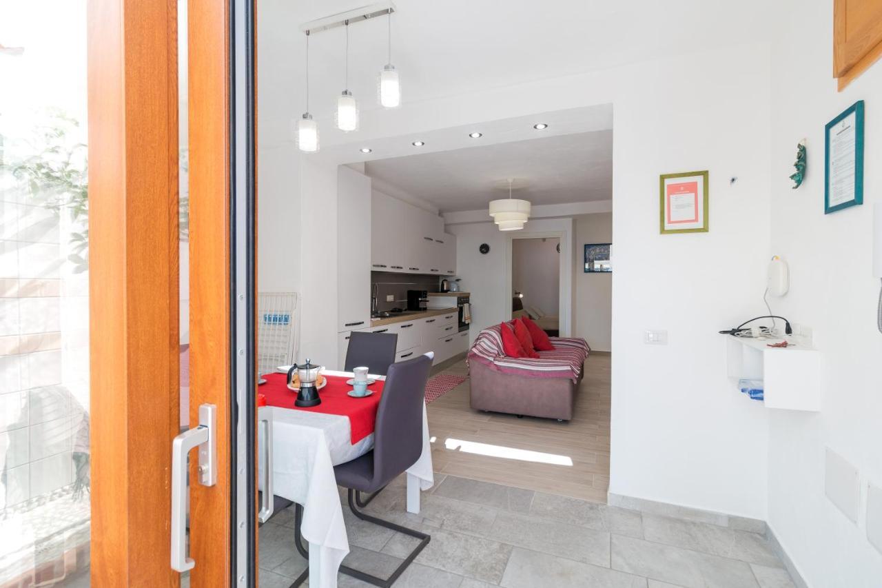 Purple Flower Suite Apartment Cala Gonone Esterno foto