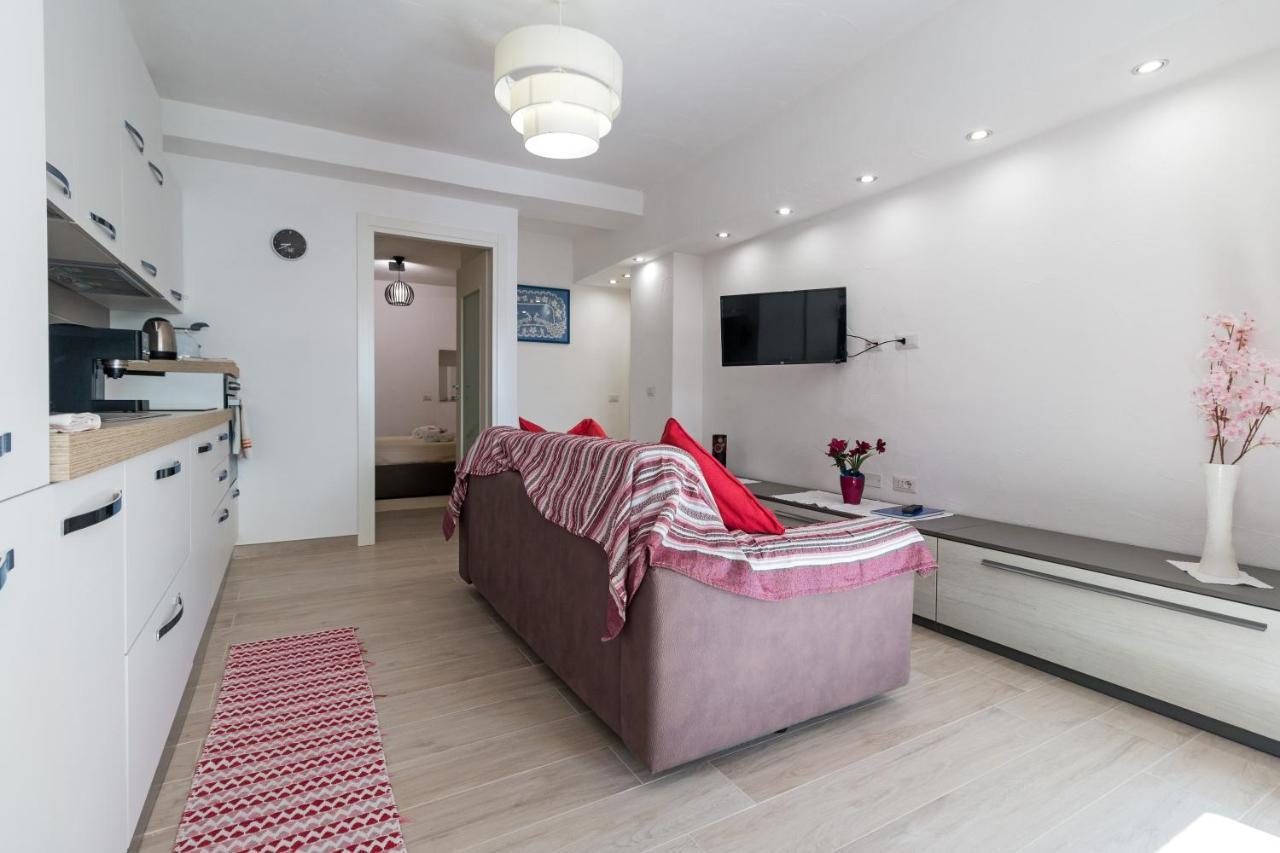 Purple Flower Suite Apartment Cala Gonone Esterno foto
