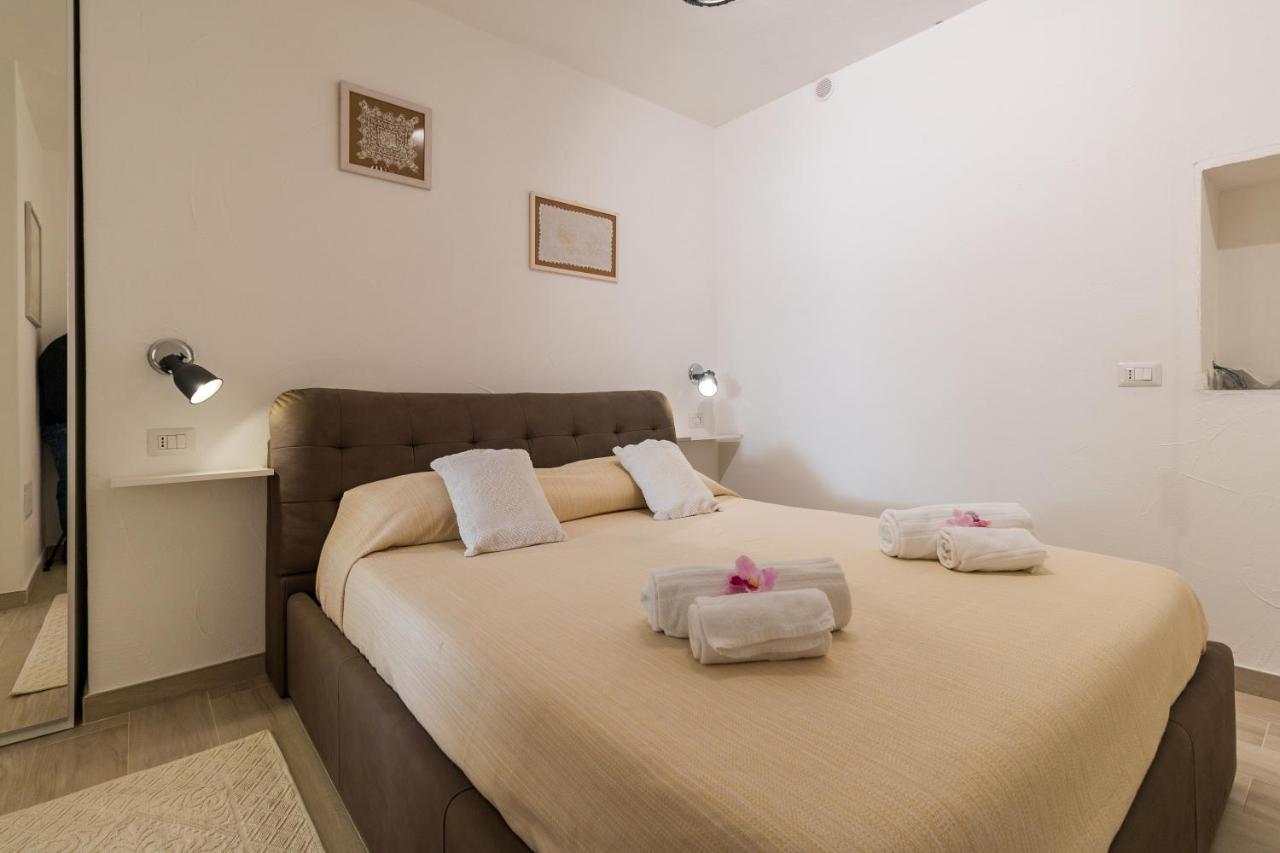 Purple Flower Suite Apartment Cala Gonone Esterno foto