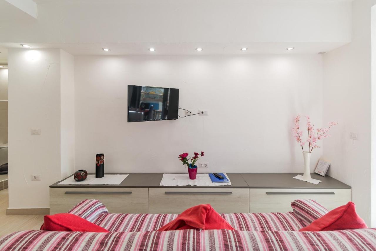 Purple Flower Suite Apartment Cala Gonone Esterno foto
