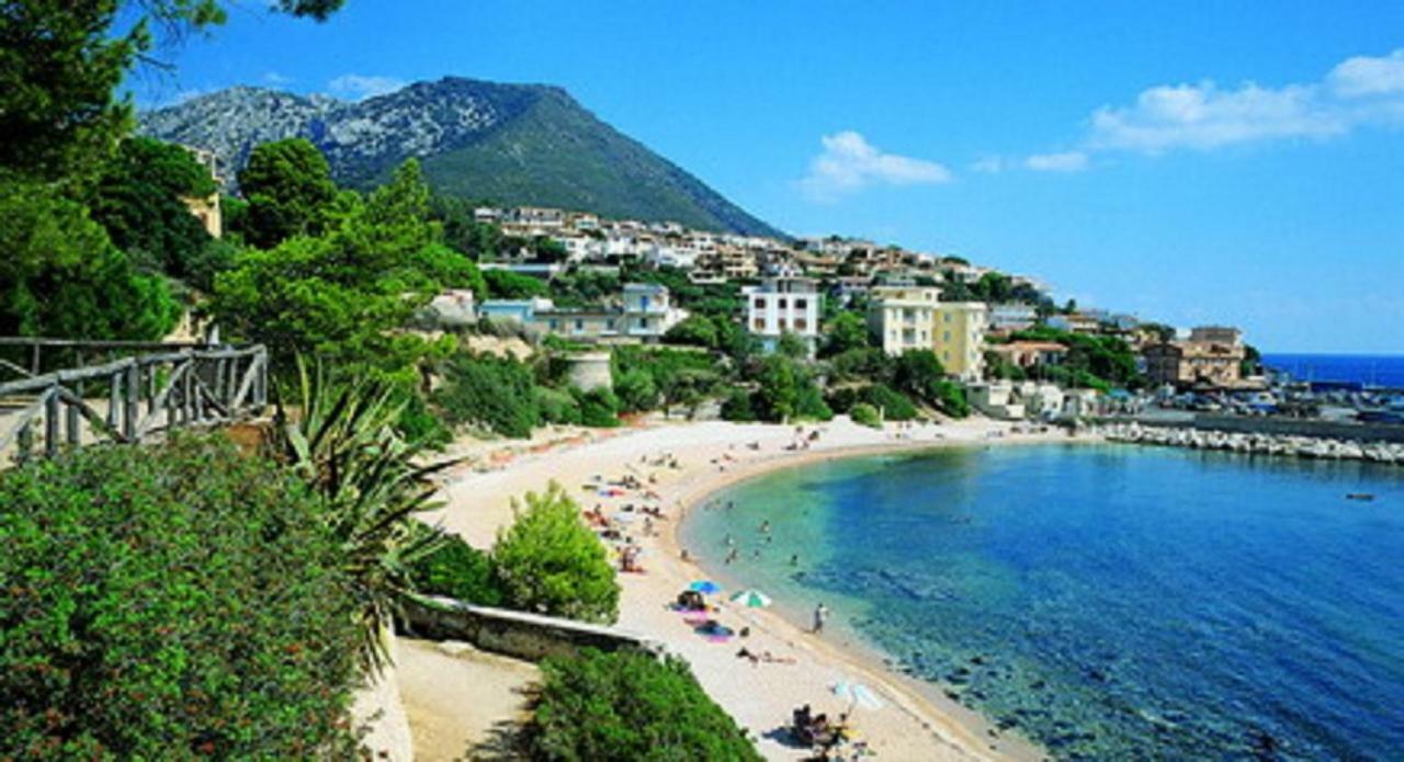 Purple Flower Suite Apartment Cala Gonone Esterno foto